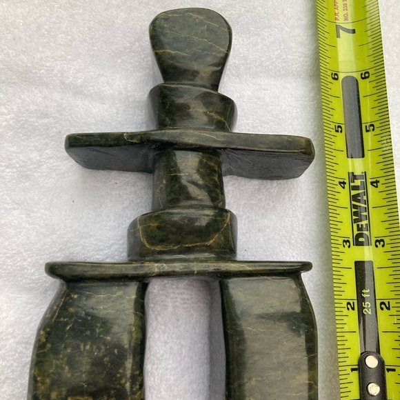 Soapstone inukshuk carving from Cape Dorset, Nunavut by Lukta Qaumagak - Picture 2 of 8